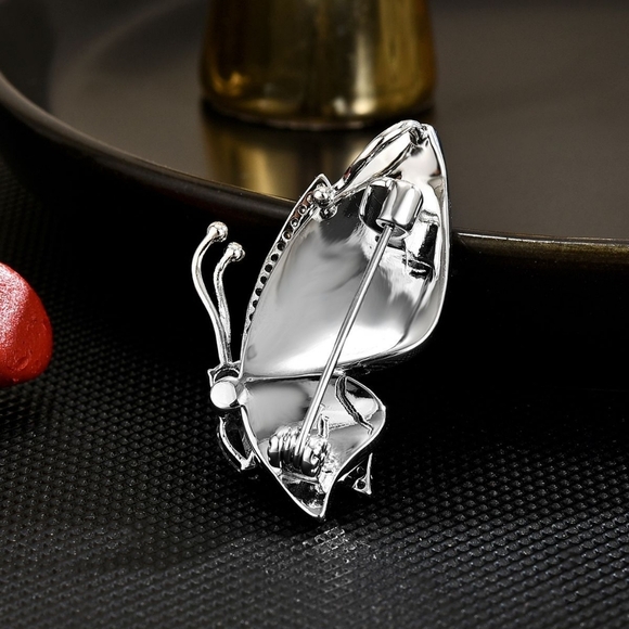 VQ Butterfly Brooch - Picture 5 of 7